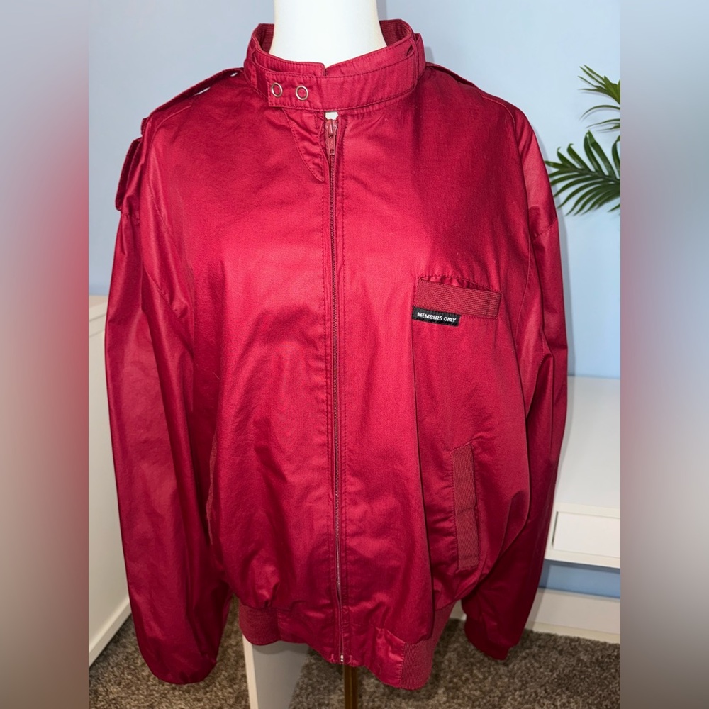 Members Only Vintage Men’s Burgundy Jacket 1980’s Size 44 Excellent Condition